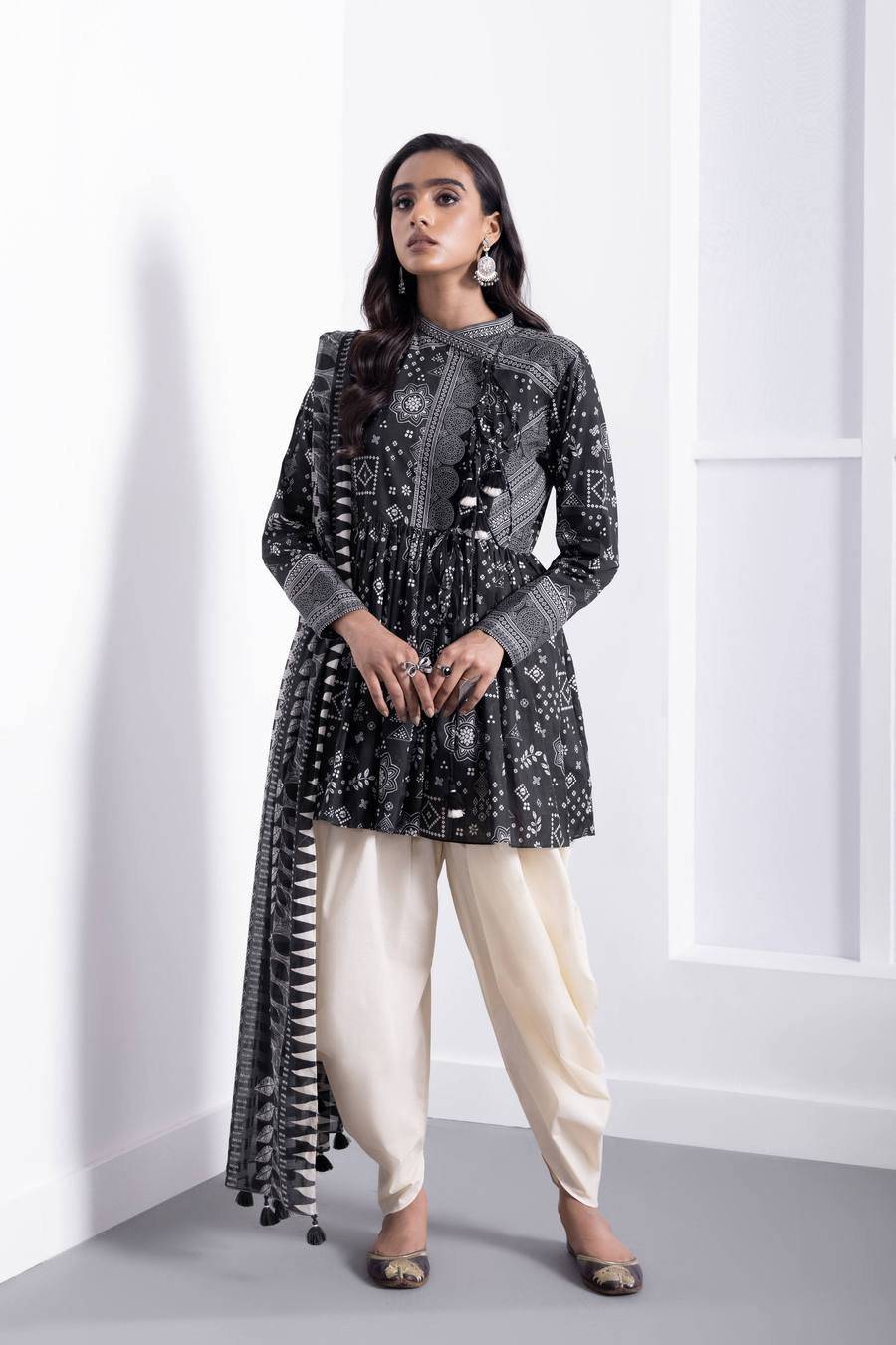 Sapphire Everly Lawn Volume 5 2021