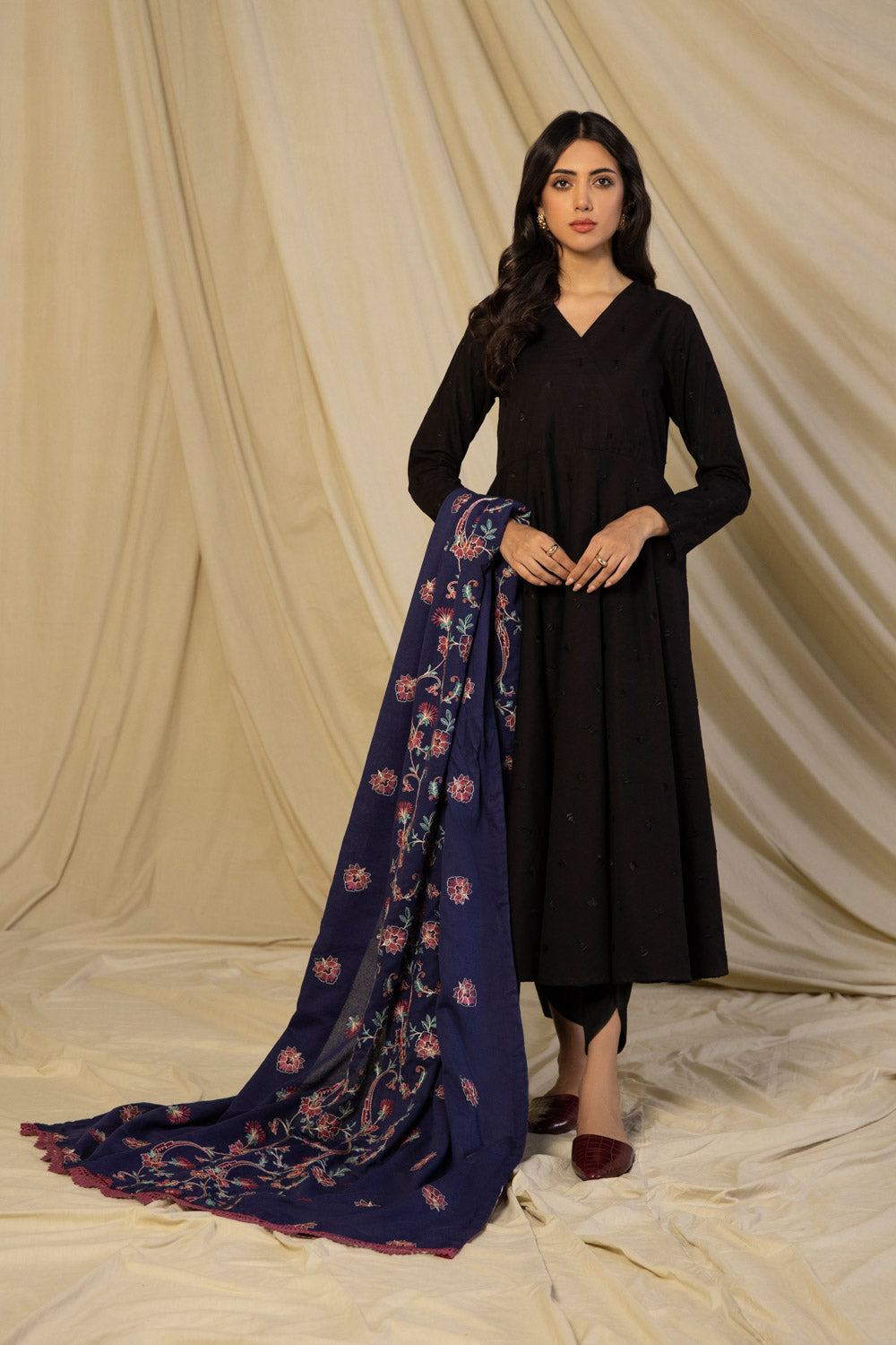 Sapphire WDE LX22V12 4 1 Embroidered Karandi Dupatta Winter Vol 1 RTW 2022 Online Shopping