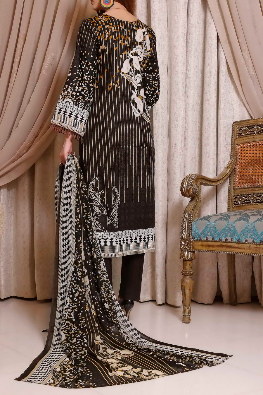 VS 221-01 Reshma Embroidered Lawn 2022 Online Shopping