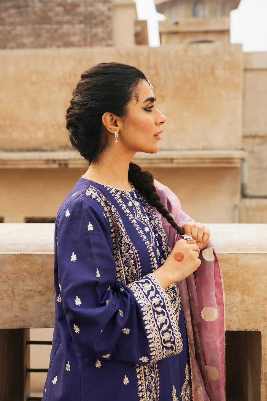 Zara Shahjahan D22 Naaz B Eid Luxury Lawn 2022 Online Shopping