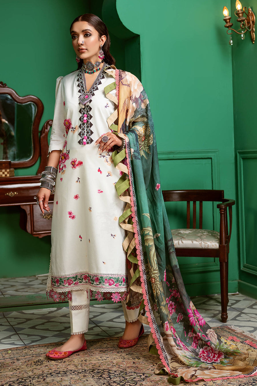 Shiza Hassan Qarah Kinaa Lawn 2022 Online Shopping