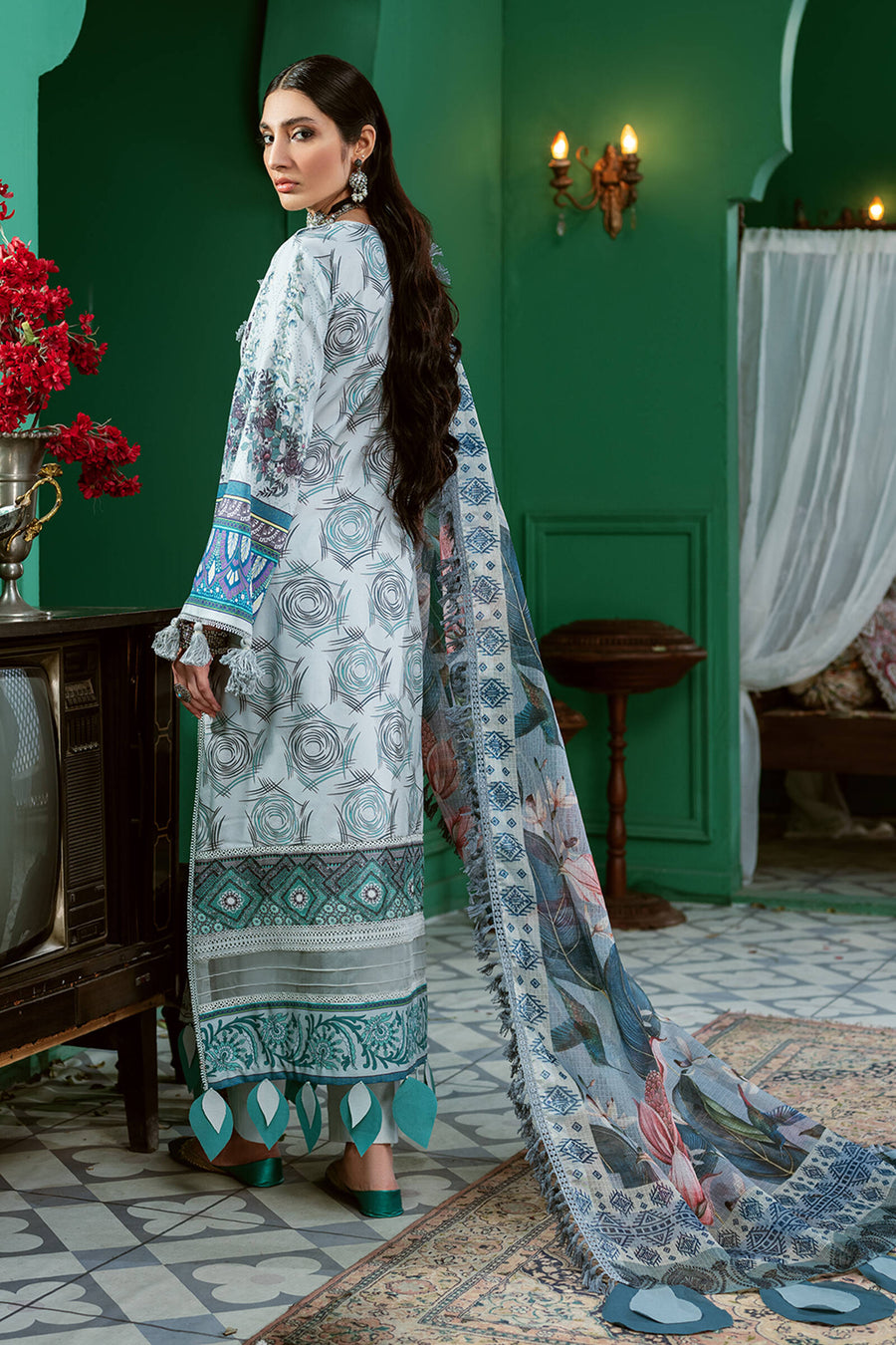 Shiza Hassan Saraye Kinaa Lawn 2022 Online Shopping