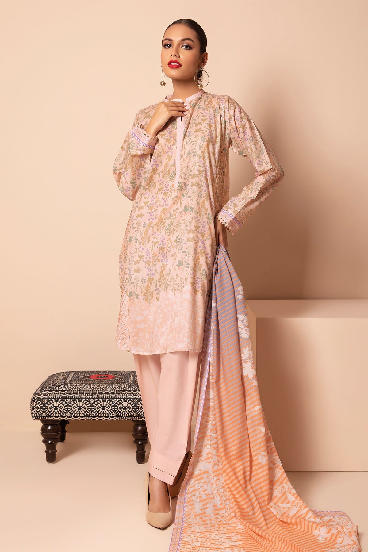 Khaadi A22138 Pink Summer Lawn 2022 Online Shopping