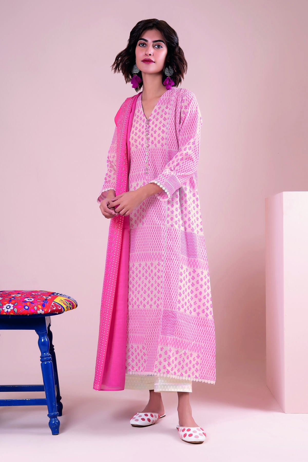 Khaadi A22143 White Summer Lawn 2022 Online Shopping