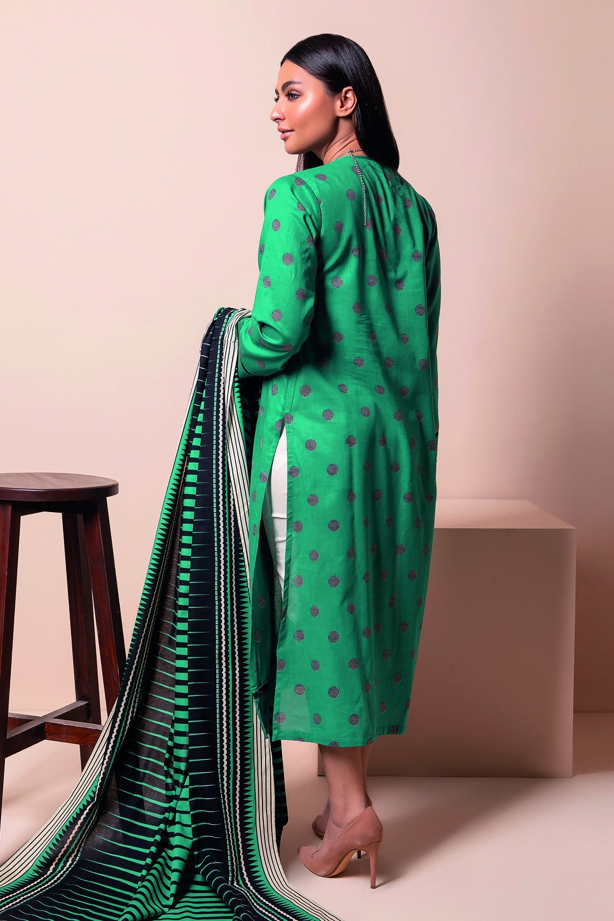 L22108 Green Khaadi Online Spring Summer 2022