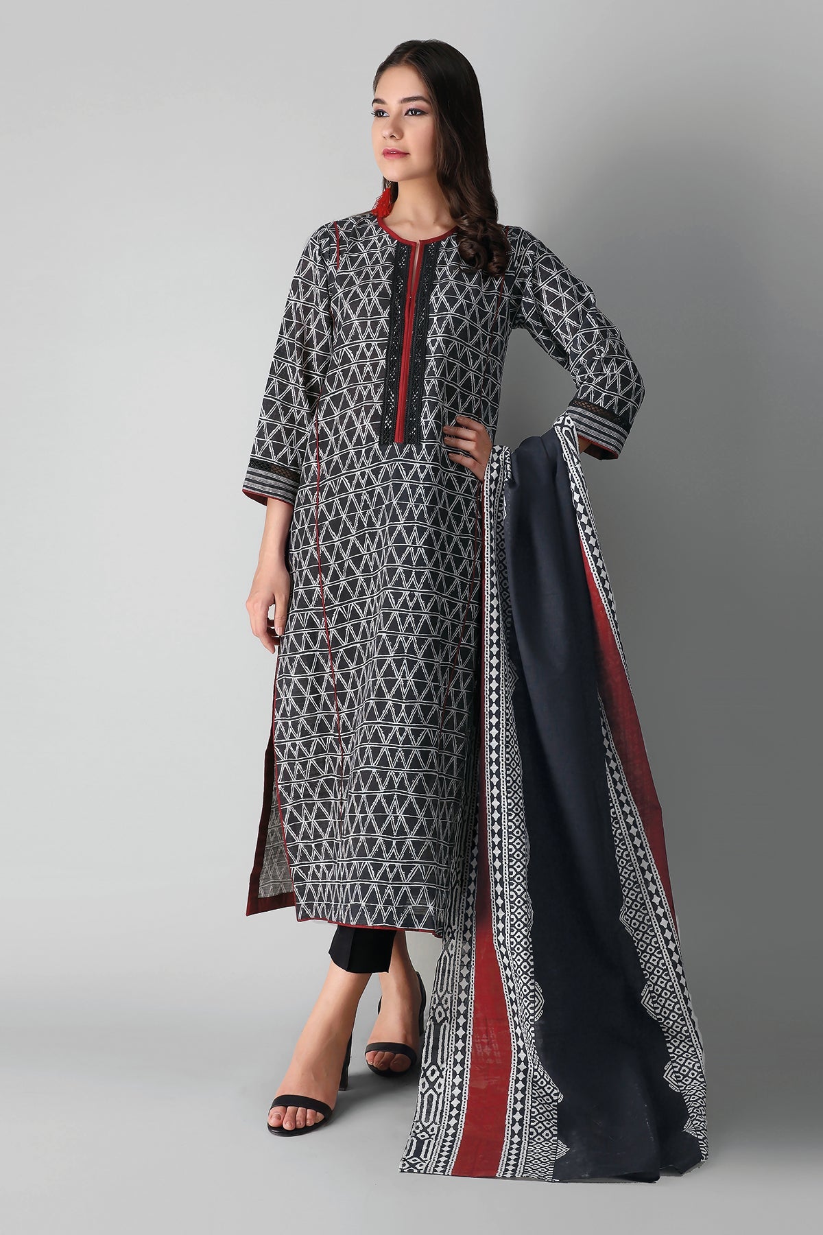 Llk21408 Black Khaadi Winter 2021