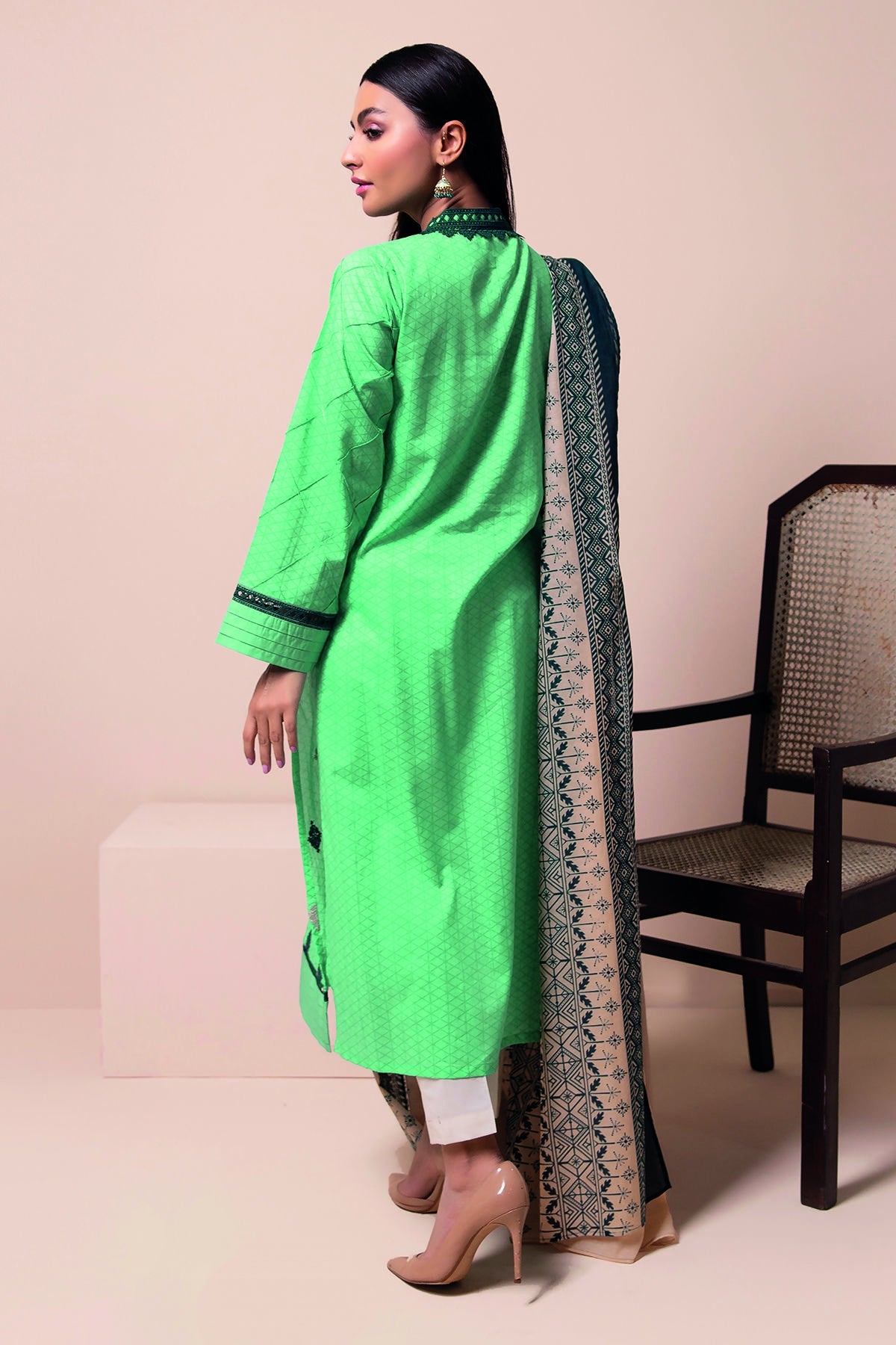 M22102 Green Khaadi Online Spring Summer 2022