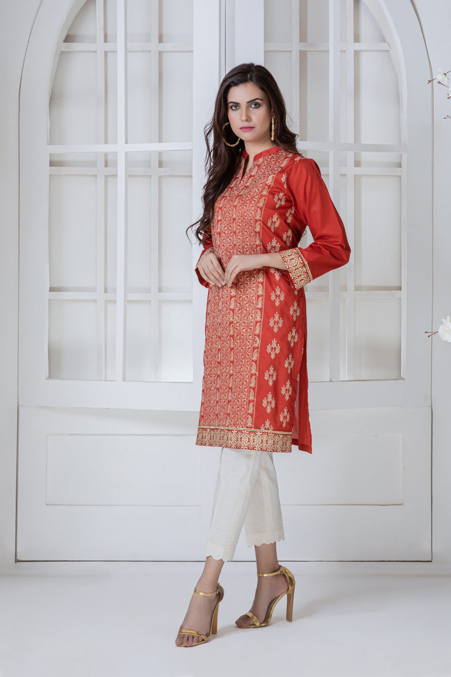 Do this Pakistani kurti online shopping from us in USA – Nameera by Farooq