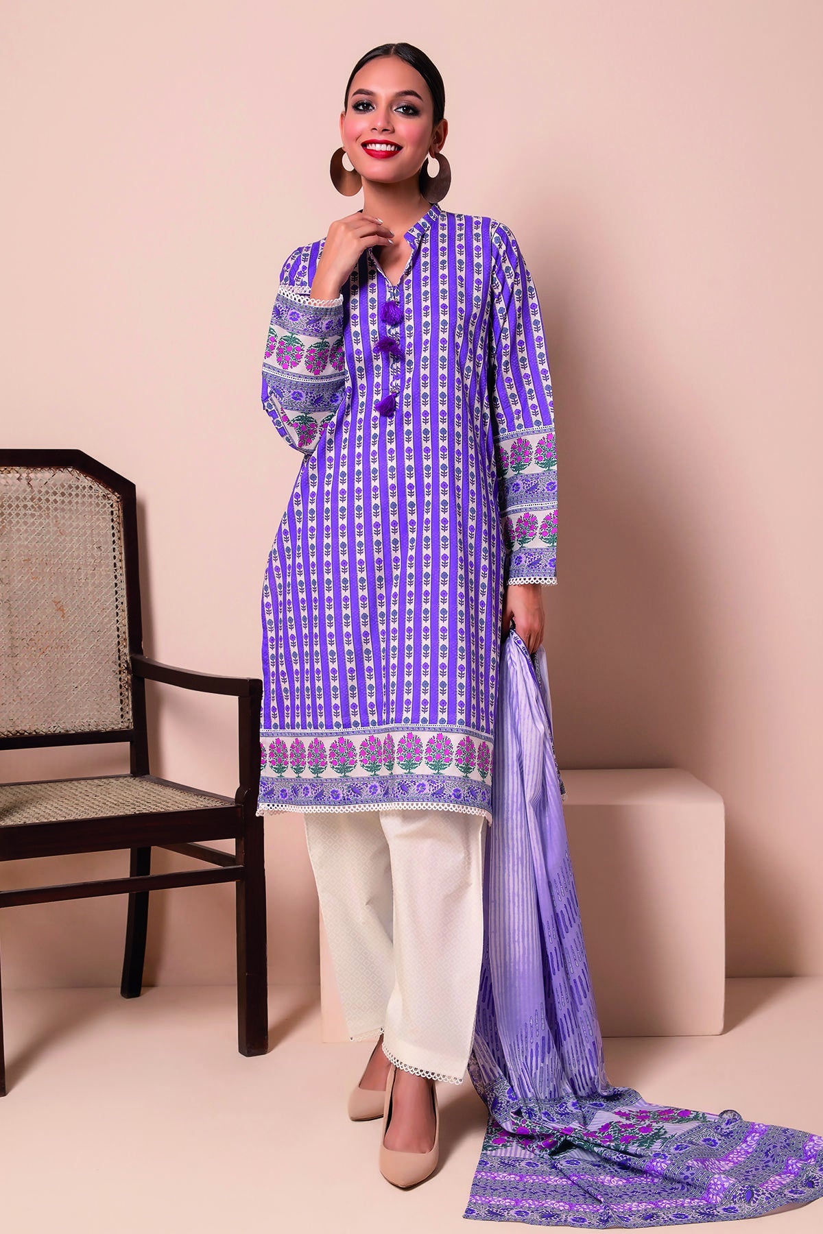 A22121 White Khaadi Online Spring Summer 2022